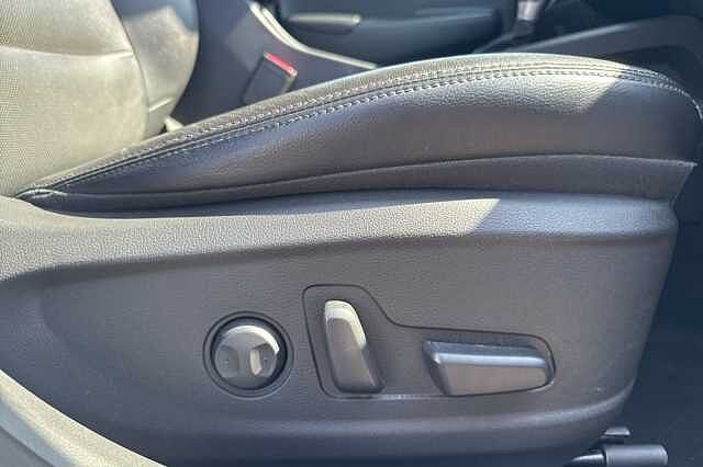 Hyundai KONA 1.6 GDi Hybrid Ultimate 5dr DCT White