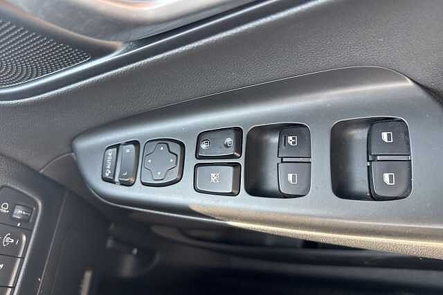 Hyundai KONA 1.6 GDi Hybrid Ultimate 5dr DCT White