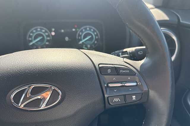 Hyundai KONA 1.6 GDi Hybrid Ultimate 5dr DCT White