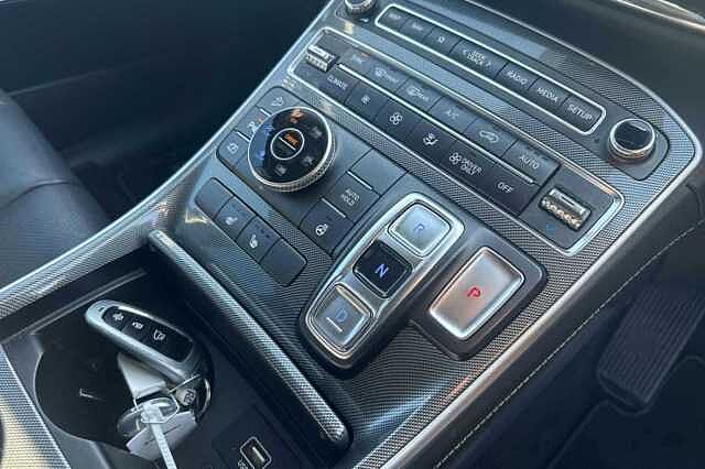 Hyundai SANTA FE 1.6 TGDi Hybrid Premium 5dr 4WD Auto Black