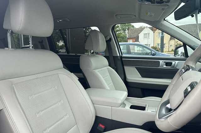 Hyundai SANTA FE 1.6 TGDi Plug-in Hybrid Ultimate 5dr 4WD Auto White