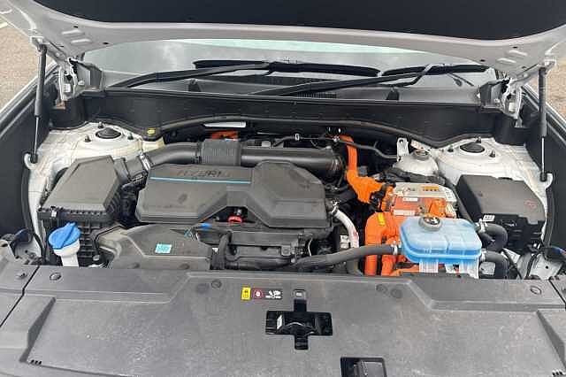 Hyundai SANTA FE 1.6 TGDi Plug-in Hybrid Ultimate 5dr 4WD Auto White