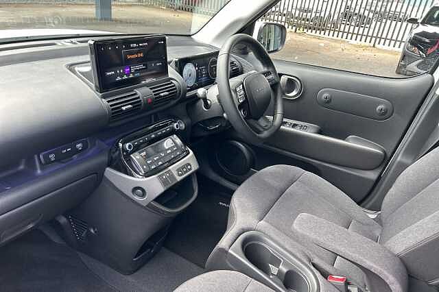 Hyundai INSTER 02 Long Range Auto (115ps) White