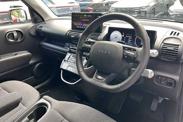 Hyundai INSTER 02 Long Range Auto (115ps) White