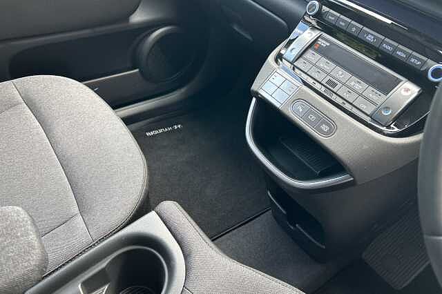 Hyundai INSTER 02 Long Range Auto (115ps) White