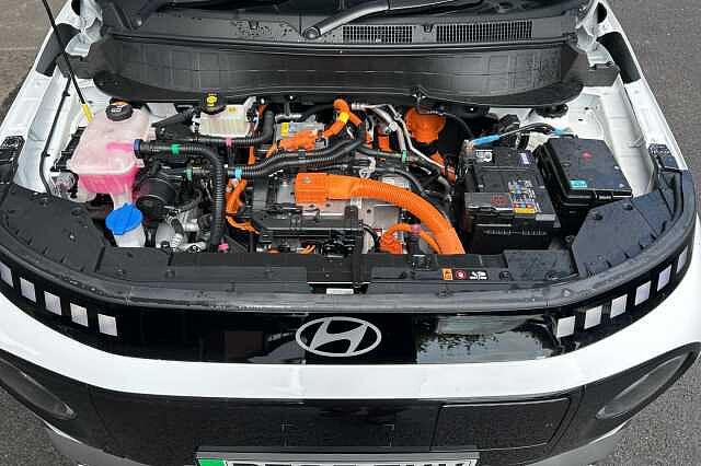Hyundai INSTER 02 Long Range Auto (115ps) White