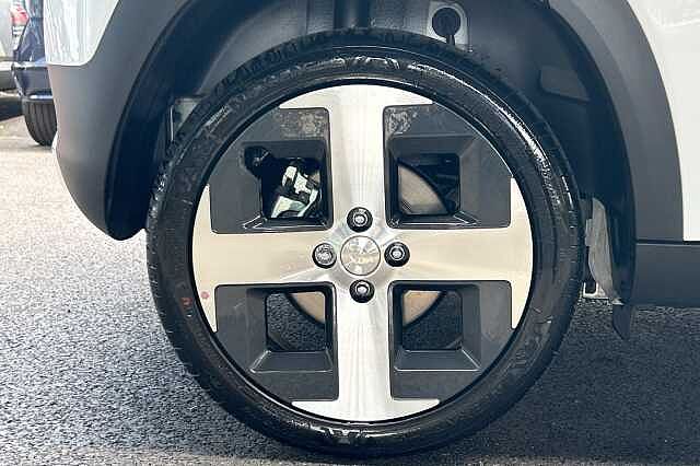 Hyundai INSTER 02 Long Range Auto (115ps) White