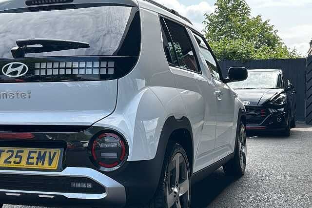 Hyundai INSTER 02 Long Range Auto (115ps) White