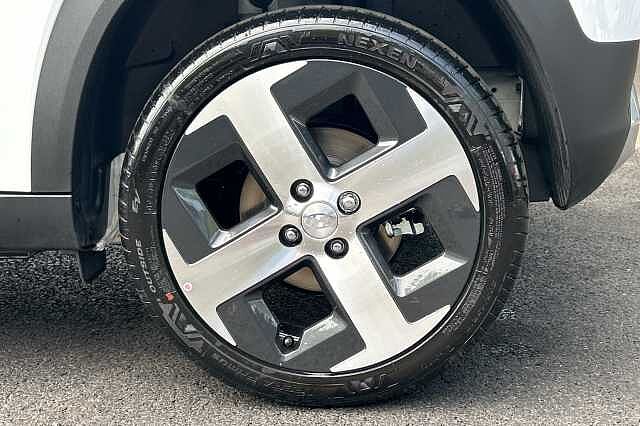 Hyundai INSTER 02 Long Range Auto (115ps) White