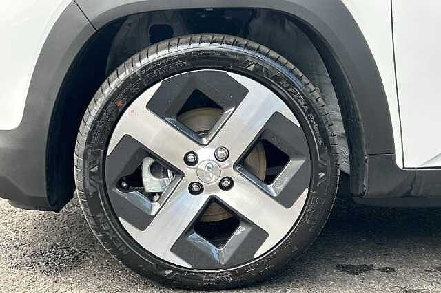Hyundai INSTER 02 Long Range Auto (115ps) White
