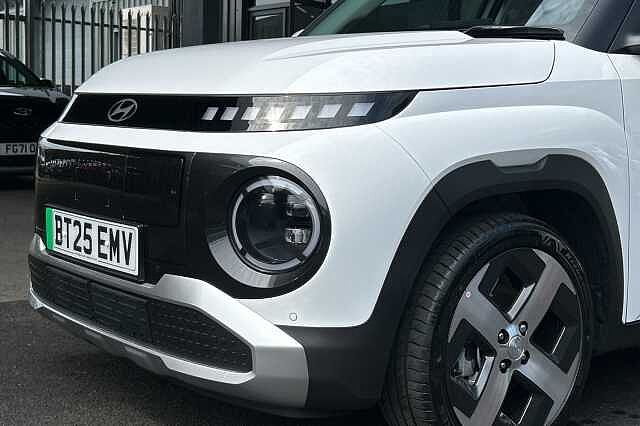 Hyundai INSTER 02 Long Range Auto (115ps) White