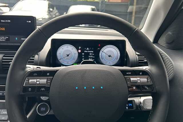 Hyundai INSTER 02 Long Range Auto (115ps) White