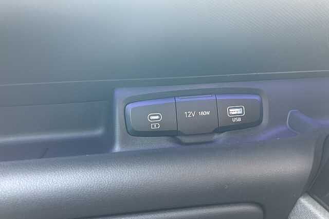 Hyundai INSTER 02 Long Range Auto (115ps) White