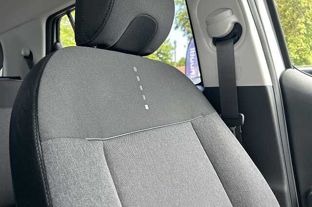 Hyundai INSTER 02 Long Range Auto (115ps) White