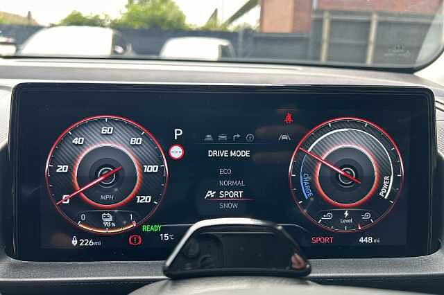 Hyundai INSTER 02 Long Range Auto (115ps) White