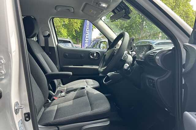 Hyundai INSTER 02 Long Range Auto (115ps) White
