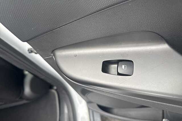 Hyundai KONA 150kW Premium 64kWh 5dr Auto White