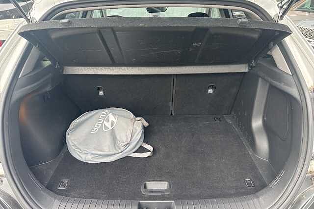 Hyundai KONA 150kW Premium 64kWh 5dr Auto White