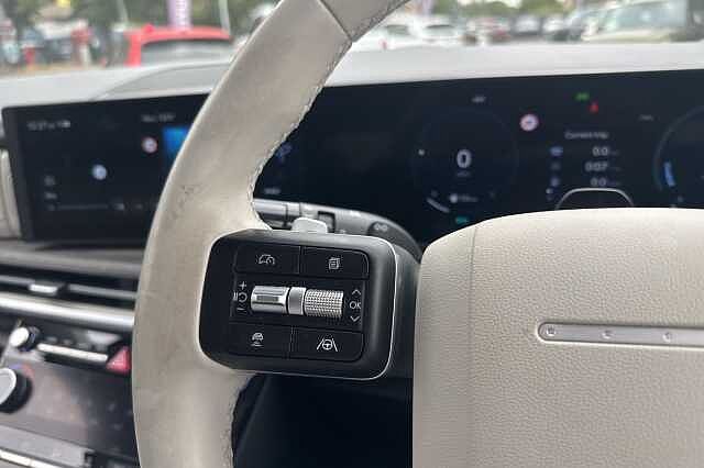 Hyundai SANTA FE 1.6 TGDi Plug-in Hybrid Ultimate 5dr 4WD Auto White