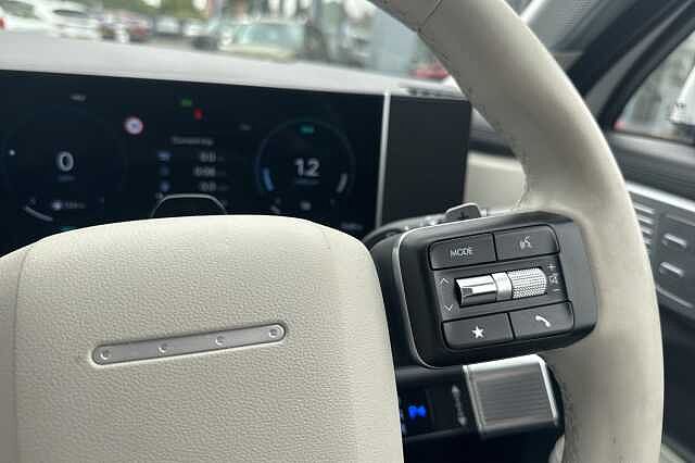 Hyundai SANTA FE 1.6 TGDi Plug-in Hybrid Ultimate 5dr 4WD Auto White