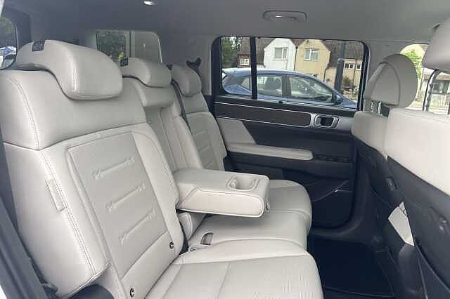 Hyundai SANTA FE 1.6 TGDi Plug-in Hybrid Ultimate 5dr 4WD Auto White