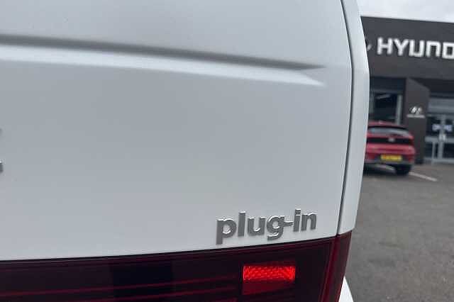 Hyundai SANTA FE 1.6 TGDi Plug-in Hybrid Ultimate 5dr 4WD Auto White