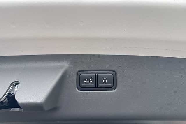 Hyundai SANTA FE 1.6 TGDi Plug-in Hybrid Ultimate 5dr 4WD Auto White