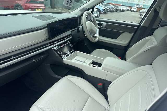 Hyundai SANTA FE 1.6 TGDi Plug-in Hybrid Ultimate 5dr 4WD Auto White