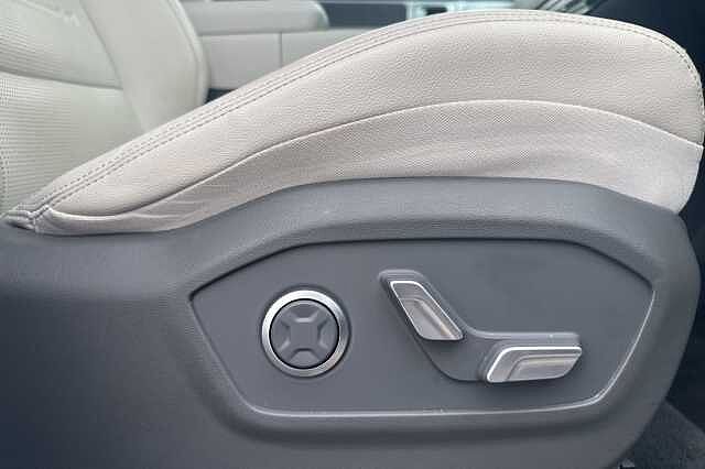 Hyundai SANTA FE 1.6 TGDi Plug-in Hybrid Ultimate 5dr 4WD Auto White