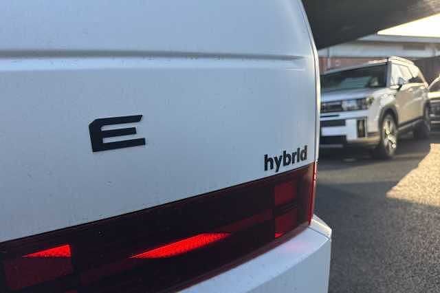 Hyundai SANTA FE 1.6 TGDi Hybrid Calligraphy 5dr Auto White