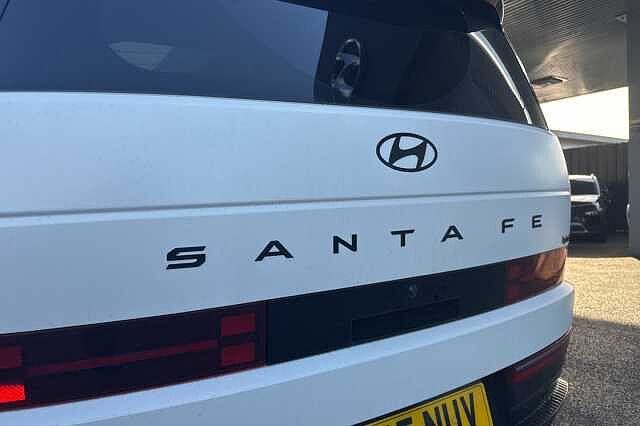 Hyundai SANTA FE 1.6 TGDi Hybrid Calligraphy 5dr Auto White