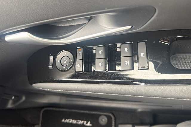 Hyundai TUCSON 1.6T 239 Hybrid Black Line 5dr Auto