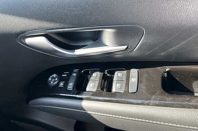 Hyundai TUCSON HYBRID 1.6 T-GDi (265ps) 4WD Premium PHEV Grey