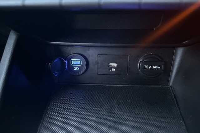 Hyundai KONA 1.6 GDi Hybrid SE Connect 5dr DCT Red