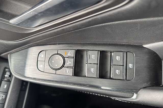 Nissan Qashqai 1.3 DiG-T MH 158 N-Connecta 5dr Xtronic
