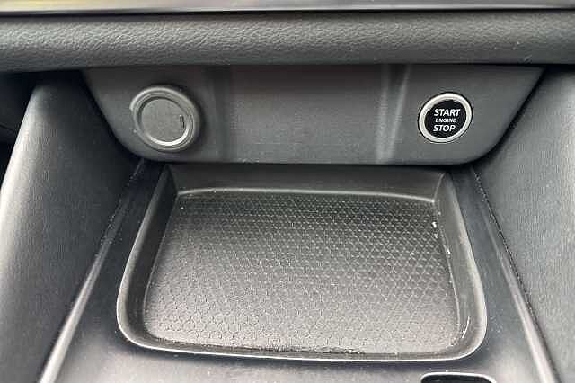 Nissan Qashqai 1.3 DiG-T MH 158 N-Connecta 5dr Xtronic