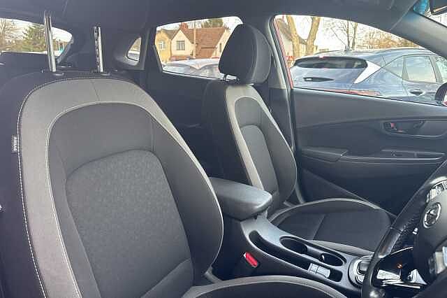 Hyundai KONA 1.6 GDi Hybrid Premium 5dr DCT Red