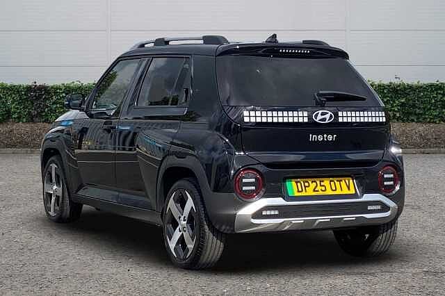 Hyundai INSTER 5dr Hat 85kw 2 49kwh Abyss Black