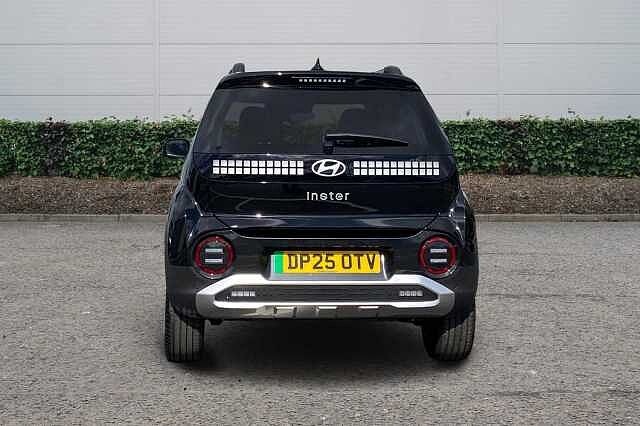Hyundai INSTER 5dr Hat 85kw 2 49kwh Abyss Black
