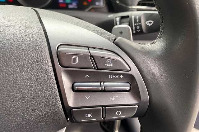 Hyundai IONIQ Se Connect Hev S-A Vibrant Blue