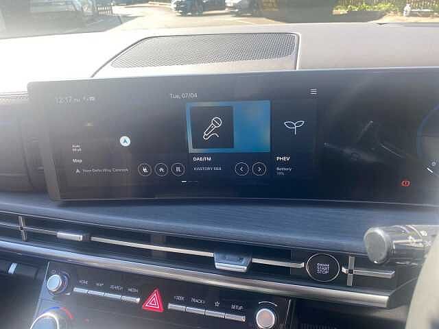 Hyundai SANTA FE 1.6 T-GDi 13.8kWh Premium SUV 5dr Petrol Plug-in Hybrid Auto 4WD Euro 6 (s/s) (7 White