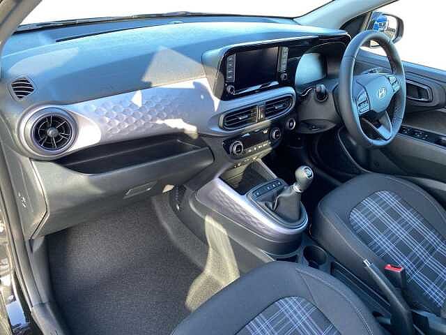 Hyundai I10 1.2 Premium Hatchback 5dr Petrol Manual Euro 6 (s/s) (79 ps) Black