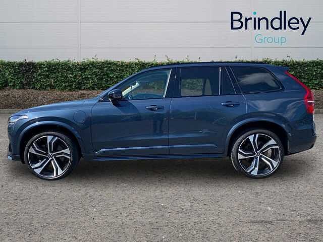 Volvo XC90 2.0h T8 Recharge 18.8kWh Ultimate Dark SUV 5dr Petrol Plug-in Hybrid Auto 4WD Eu