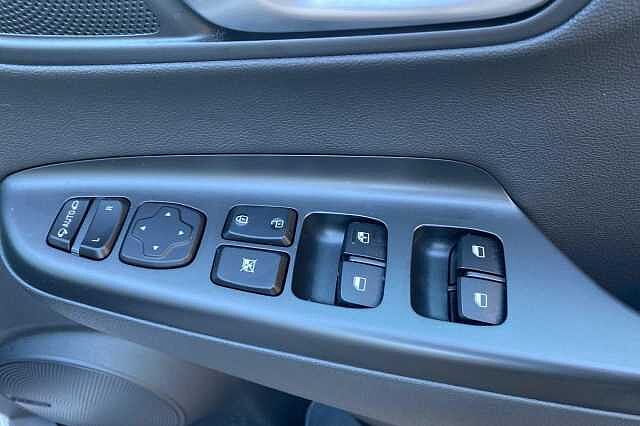 Hyundai KONA 1.6 GDi Hybrid Ultimate 5dr DCT White