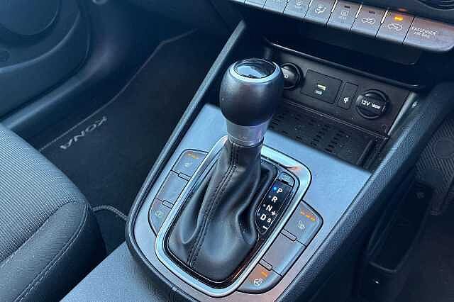 Hyundai KONA 1.6 GDi Hybrid Premium 5dr DCT RED