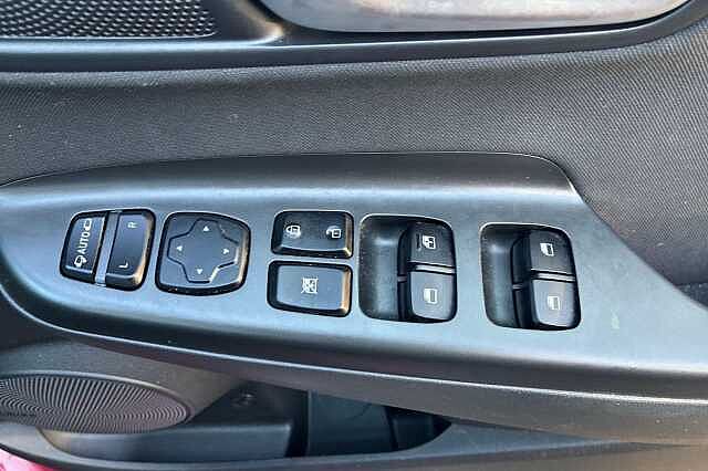 Hyundai KONA 1.6 GDi Hybrid Premium 5dr DCT RED