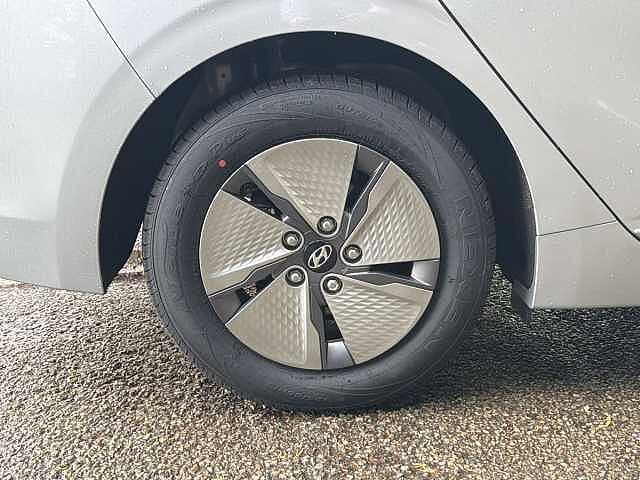 Hyundai IONIQ 1.6 GDi Hybrid Premium 5dr DCT