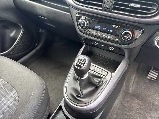 Hyundai I10 1.0 [63] Premium 5dr [Nav] Pearl - Mangrove green