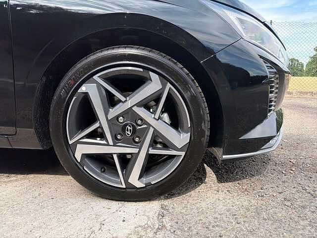 Hyundai I20 1.0T GDi 90 Tech Line 5dr Pearl - Phantom black