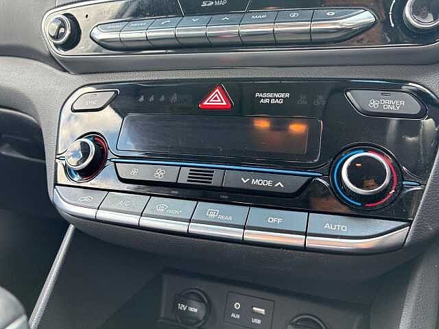 Hyundai IONIQ 1.6 GDi Hybrid Premium SE 5dr DCT